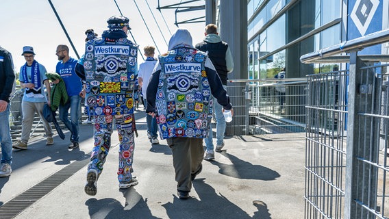 HSV-Fans am Volksparkstadion © Witters 