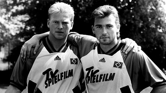 Jörg Albertz (l.) und Andreas Sassen im Trikot des Hamburger SV (Foto aus dem Jahr 1994) © Witters Foto: Wilfried Witters