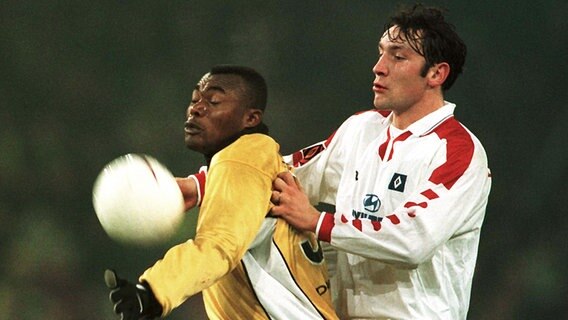 Ingo Hertzsch (r.) im HSV-Trikot (Foto aus dem Jahr 1998) © Witters Foto: Uwe Speck