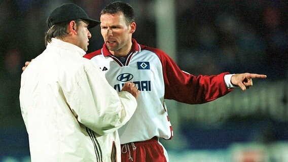 Nico-Jan Hoogma (r.) im HSV-Trikot (Foto aus dem Jahr 2000) © Witters Foto: Valeria Witters