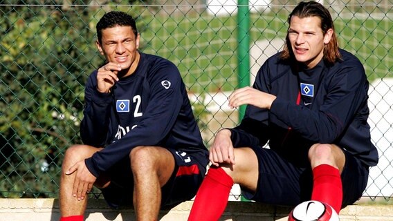 Khalid Boulahrouz (l.) und Daniel van Buyten (Foto aus dem Jahr 2005) © Witters Foto: Valeria Witters