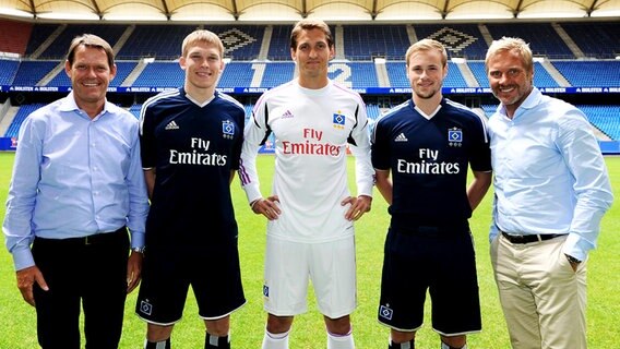 Sportchef Frank Arnesen, Artjoms Rudnevs, René Adler, Maximilian Beister und Trainer Thorsten Fink vom Hamburger SV © Witters Foto: Valeria Witters