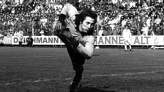 HSV-Keeper Rudi Kargus 1977 © picture-alliance / Sven Simon 