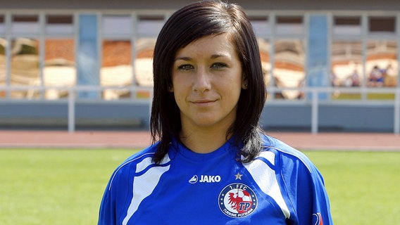 Nadine Keßler im Trikot von Turbine Potsdam © picture-alliance/ ZB Foto: Bernd Settnik