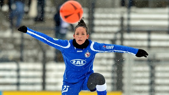 Nadine Keßler im Trikot von Turbine Potsdam © picture-alliance / Eibner-Presse 