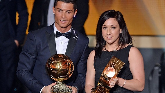 Weltfußballerin mit Weltfußballer 2014: Nadine Keßler und Cristiano Ronaldo © dpa - Bildfunk Foto: Patrick Seeger