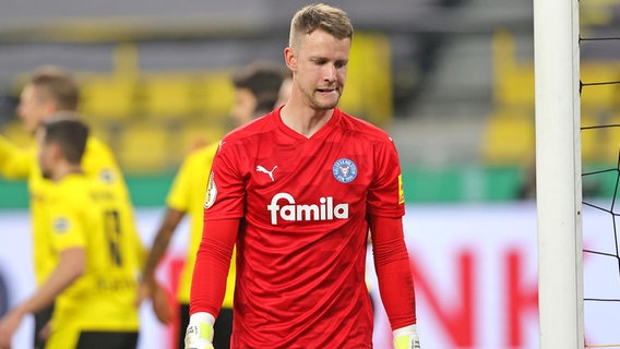 Frust bei Thomas Dähne, Keeper des Fußball-Zweitligisten Holstein Kiel © picture alliance/Firo/Pool/nordphoto GmbH Foto: Ralf Ibing