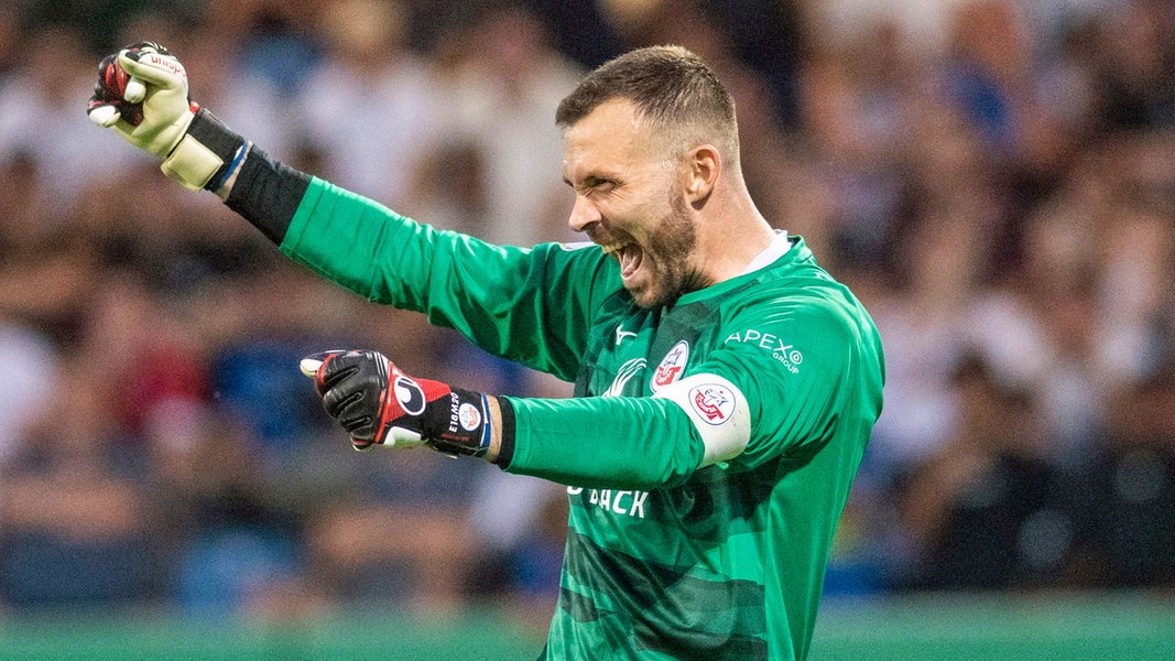 Kolke-Wahnsinn! Hansa Rostock siegt im Elfmeterschießen in Frankfurt | NDR.de – Sport
