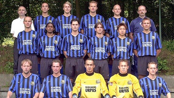 Spieler des 1. FC Saarbrücken vor der Saison 2002/03 © imago sportfotodienst Foto: imago/Schlichter