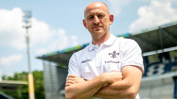 Trainer Torsten Lieberknecht vom Zweitligisten Darmstadt 98 (Foto aus dem Jahr 2021) © IMAGO / Jan Huebner 