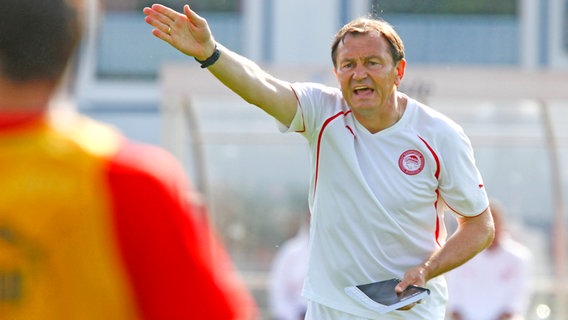 Ewald Lienen bei Olympiakos Piräus © picture alliance / Eibner-Pressefoto 