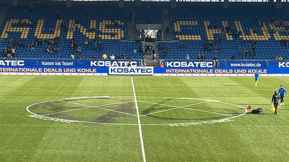 Ein "96"-Schriftzug im Stadion von Eintracht Braunschweig © IMAGO/Hübner 