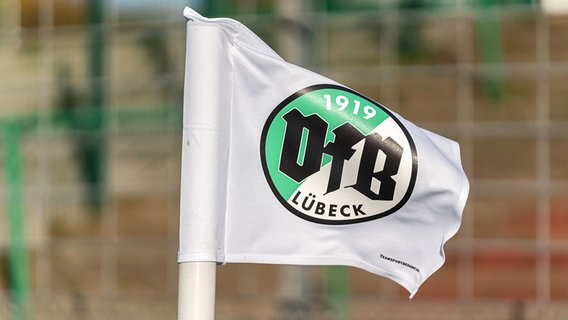 Fahne des VfB Lübeck © IMAGO / Eibner 