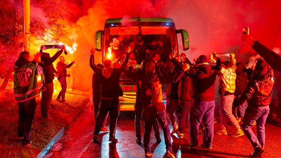 Fans des VfB Lübeck feiern den Aufstieg in die 3. Liga © IMAGO/Agentur 54 Grad 