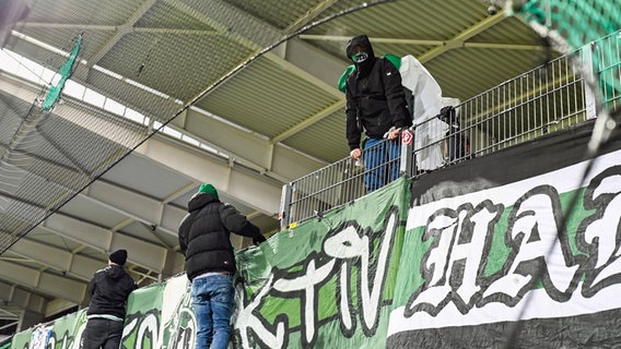 Fans des VfB Lübeck in Aue © IMAGO / Lobeca 