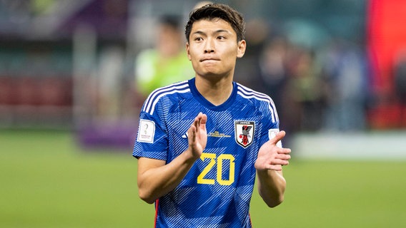 Der japanische Nationalspieler Shuto Machino. © IMAGO / MB Media Solutions 