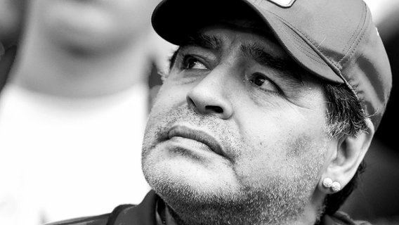 Die argentinische Fußball-Legende Diego Maradona bei der WM 2018 in Russland. © imago images / ITAR-TASS 
