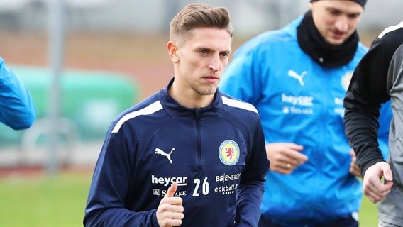 Jan-Hendrik Marx vom Fußball-Drittligisten Eintracht Braunschweig beim Training © IMAGO / regios24 