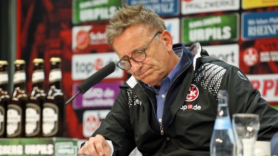 Norbert Meier als Trainer des 1. FC Kaiserslautern © imago / Picture Point LE 