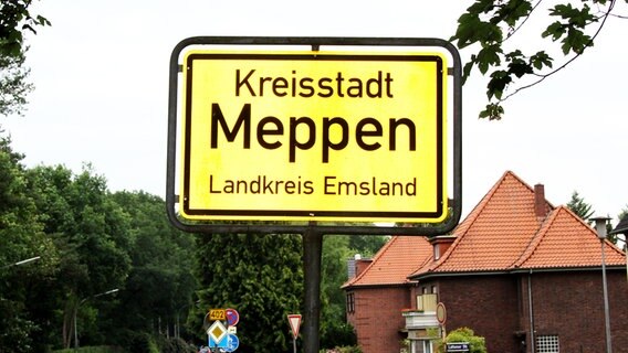 Ortsschild der Stadt Meppen © NDR.de Foto: Hanno Bode