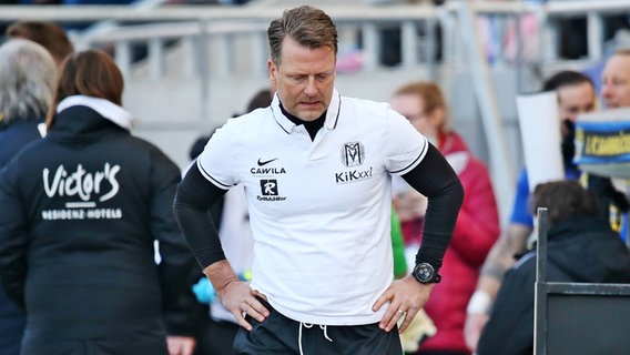 Coach Rico Schmitt vom Fußball-Drittligisten SV Meppen © IMAGO / Jan Huebner 