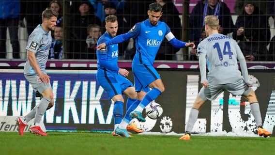 Luka Tankulic vom SV Meppen im Dribbling © IMAGO/Werner Scholz 
