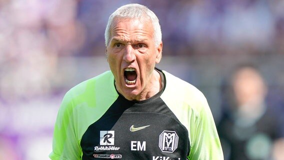 Trainer Ernst Middendorp vom Fußball-Drittligisten SV Meppen © IMAGO / Werner Scholz 