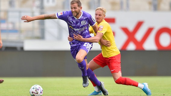 Marc Heider vom VfL Osnabrück (l.) im Zweikampf mit Willi Evseev vom SV Meppen © imago images/osnapix Foto: Titgemeyer