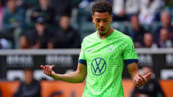 Fußball-Profi Felix Nmecha im Trikot des VfL Wolfsburg © IMAGO/regios24 Foto: Darius Simka