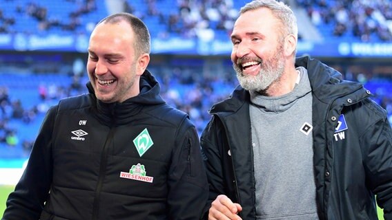 Werder Bremens Trainer Ole Werner (l.) und HSV-Coach Tim Walter © Witters 