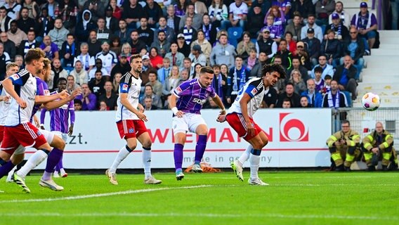 Tor zum 1:1 durch Erik Engelhardt 9 (Osnabrueck), VfL Osnabrueck vs. Hamburger SV, © imago images / kolbert-press 