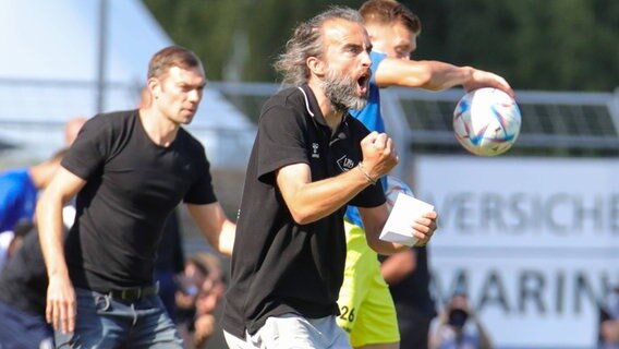 Dario Fossi, Trainer des VfB Oldenburg, nach dem 4:3 gegen Osnabrück. © Imago /osnapix 