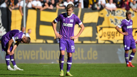 Niedergeschlagene Spieler des VfL Osnabrück © IMAGO/Eibner-Pressefoto Foto: Bert Harzer