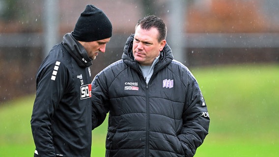 Osnabrücks neuer Trainer Uwe Koschinat (r.) mit Spieler Timo Beermann © Imago / osnapix 