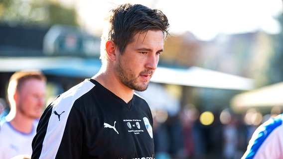 Fußball-Profi Kevin Pannewitz im Trikot des FC Carl Zeiss Jena (Foto aus dem Jahr 2018) © IMAGO / Christoph Worsch 