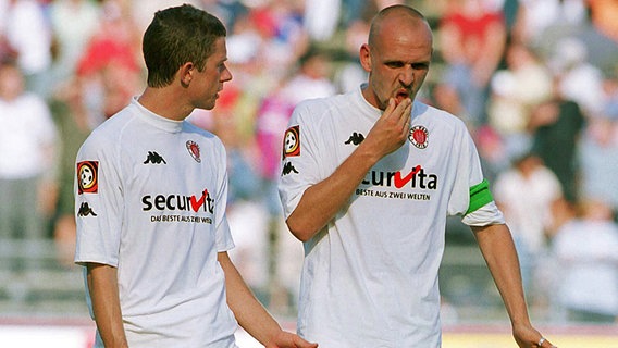 Nico Patschinski (l.) und Holger Stanislwaski 2001 bei St. Pauli. © Imago 