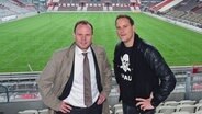 Andy Grote (Hamburger Innensenator/l.)) und Oke Göttlich (Präsident des FC St. Pauli) © Witters Foto: Valeria Witters