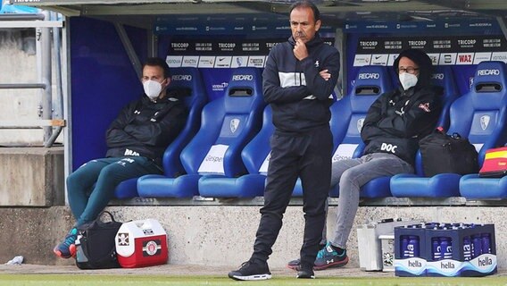 Trainer Jos Luhukay vom FC St. Pauli © imago images/firo Sportphoto Foto: Ralf ibing