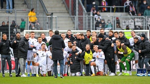 Jubel beim FC St. Pauli © imago images/foto2press Foto: Sven Leifer