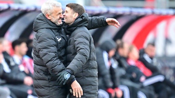 Peter Nemeth (Co-Trainer FC St. Pauli, l.)) Fabian Hürzeler (Trainer FC St. Pauli ) © Imago images / Zink 