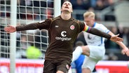 Jackson Irvine vom FC St. Pauli jubelt. © IMAGO / osnapix 