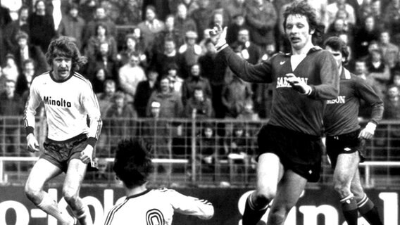 Bundesliga-Saison 1977/1978: Spielszene FC St. Pauli - Eintracht Frankfurt © picture-alliance / dpa 