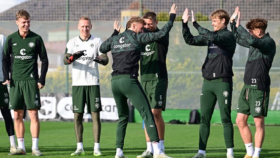 Die Spieler des FC St. Pauli beim Training © Witters 
