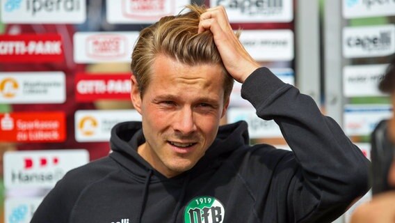 VfB-Lübeck-Trainer Lukas Pfeiffer © IMAGO / Picture Point 