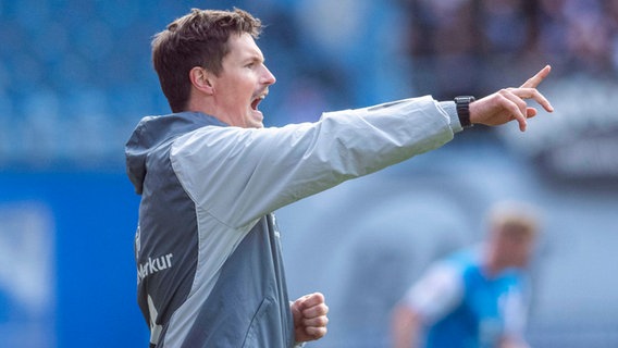 HSV-Trainer Merlin Polzin. © IMAGO / Ostseephoto 