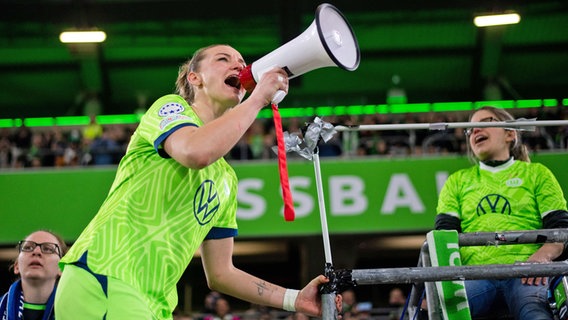 Kapitänin Alexandra Popp vom VfL Wolfsburg © IMAGO / Eibner 