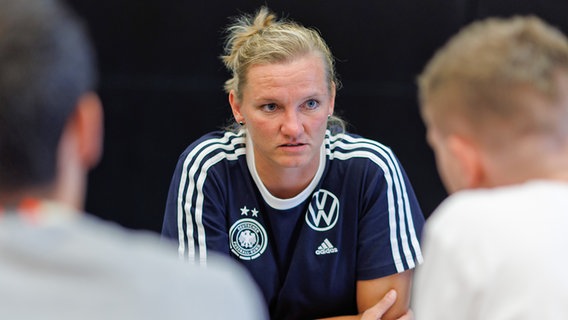 Fußball-Nationalspielerin Alexandra Popp beim Medientag des DFB-Teams © picture alliance/dpa | Daniel Karmann 