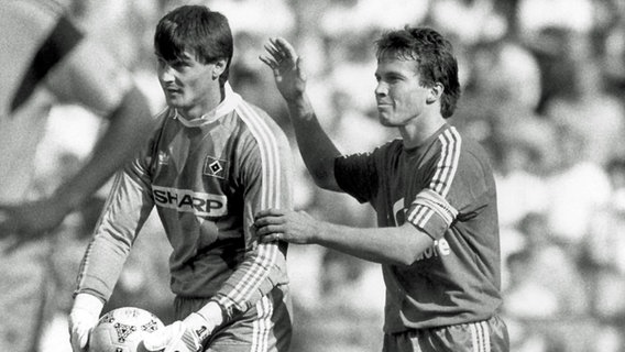 HSV-Torwart Mladen Pralija (l.) und Bayern Münchens Lothar Matthäus © Witters 