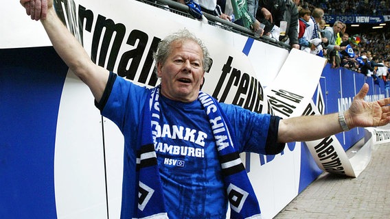 Hermann Rieger bei seinem letztem Spiel als HSV-Masseur © Witters Foto: Witters