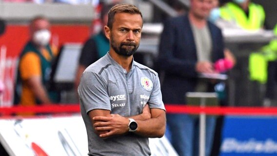 Braunschweigs Trainer Michael Schiele © IMAGO / Eibner 